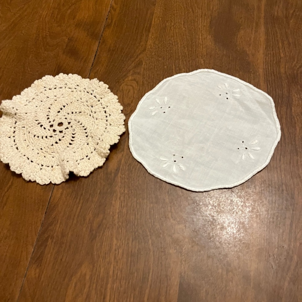 Vintage  Cream and White Doily Set